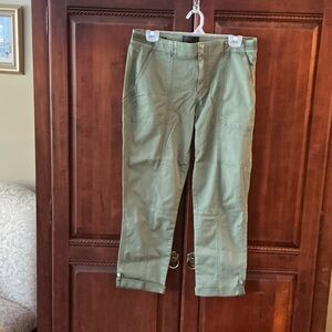 White House Black Market Pret-A-Pedi straight leg crop pants